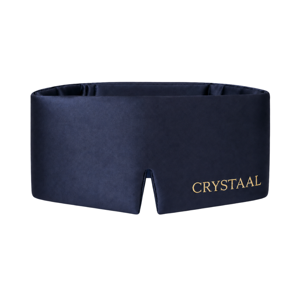 Masque de nuit en soie de mûrier 22 mommes Le Masque Obscur, coloris bleu marine avec logo CRYSTAAL