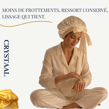 Bonnet de nuit en soie de mûrier 22 mommes Le Bonnet Aura porté sur cheveux longs