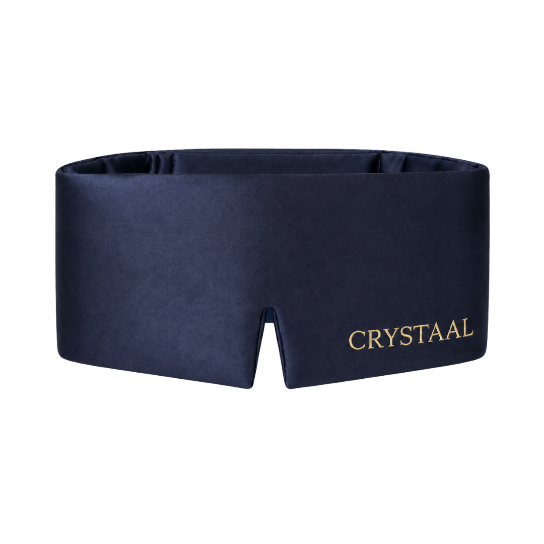 Masque de nuit en soie de mûrier 22 mommes Le Masque Obscur, coloris bleu marine avec logo CRYSTAAL